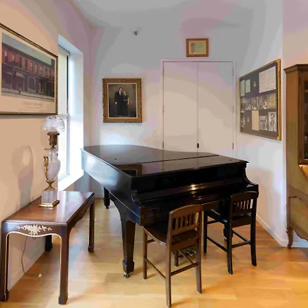 Large And Luxurious In Strivers Row